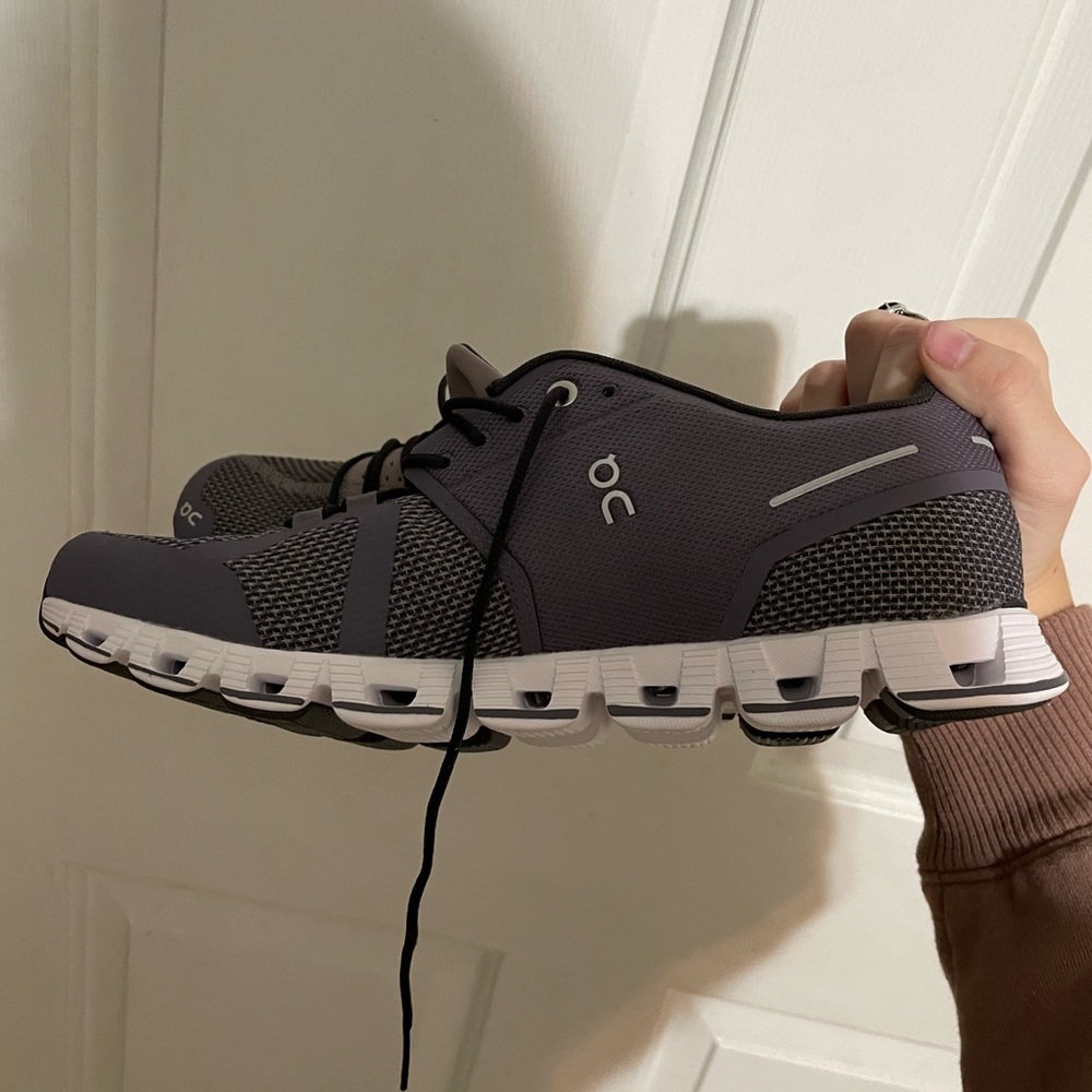 Brand new On cloud running tennis shoes.
